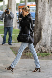 Hailey Bieber feet photo thumbnail