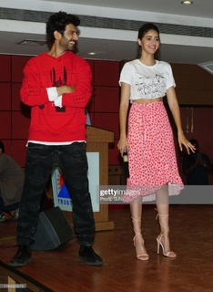Ananya Pandey feet photo thumbnail