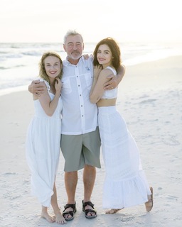 Lucy Hale feet photo thumbnail