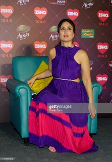 Kareena Kapoor feet photo thumbnail