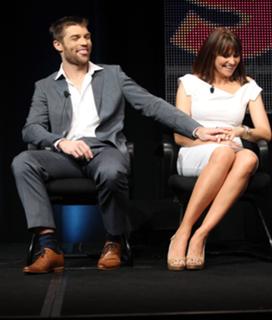 Lucy Lawless feet photo thumbnail