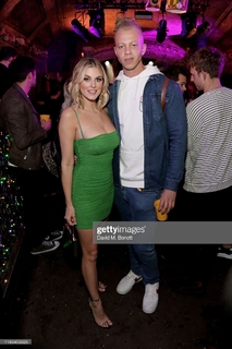 Ashley James feet photo thumbnail
