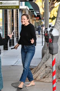 Jennifer Garner feet photo thumbnail