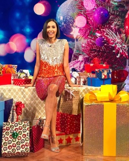 Caterina Balivo feet photo thumbnail