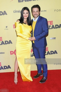 Maite Perroni feet photo thumbnail