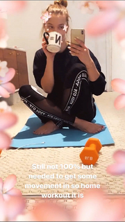 Nina Agdal feet photo thumbnail