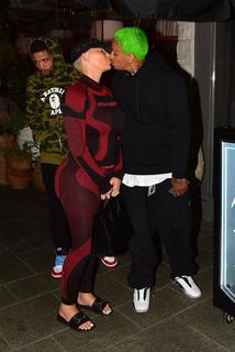 Amber Rose feet photo thumbnail