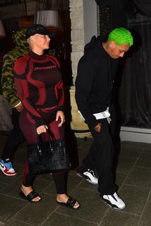 Amber Rose feet photo thumbnail