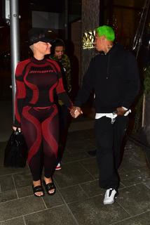 Amber Rose feet photo thumbnail
