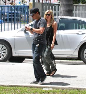 Ashley Tisdale feet photo thumbnail