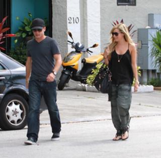 Ashley Tisdale feet photo thumbnail