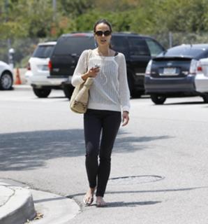 Jordana Brewster feet photo thumbnail