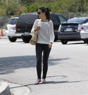 Jordana Brewster feet photo thumbnail