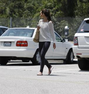 Jordana Brewster feet photo thumbnail