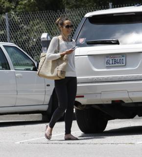 Jordana Brewster feet photo thumbnail