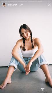 Alexis Ren feet photo thumbnail