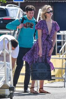 Karlie Kloss feet photo thumbnail