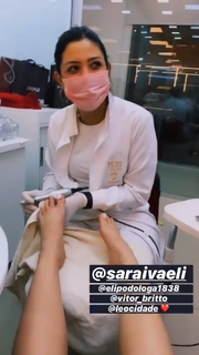 Larissa Manoela feet photo thumbnail