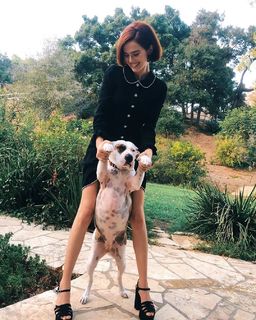 Zoey Deutch feet photo thumbnail