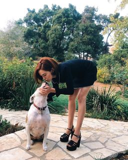 Zoey Deutch feet photo thumbnail