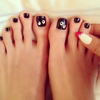 Jelena Karleusa feet photo thumbnail
