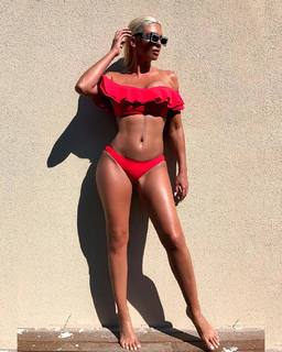 Jelena Karleusa feet photo thumbnail