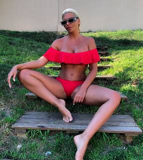 Jelena Karleusa feet photo thumbnail