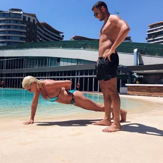 Jelena Karleusa feet photo thumbnail