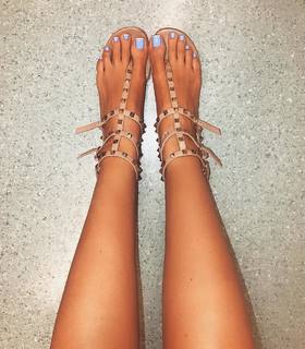 Jelena Karleusa feet photo thumbnail