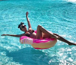 Jelena Karleusa feet photo thumbnail