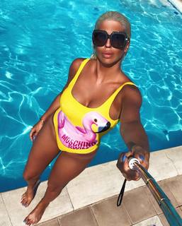 Jelena Karleusa feet photo thumbnail