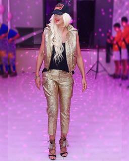 Jelena Karleusa feet photo thumbnail