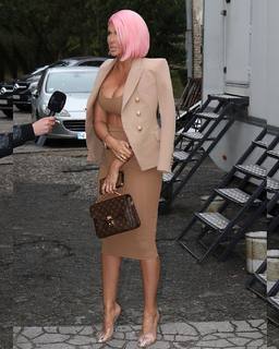 Jelena Karleusa feet photo thumbnail