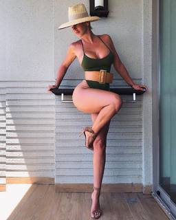 Jelena Karleusa feet photo thumbnail