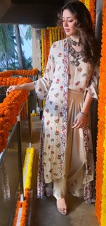 Hansika Motwani feet photo thumbnail
