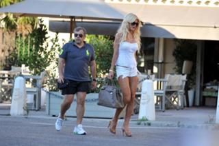 Victoria Silvstedt feet photo thumbnail