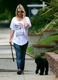 January Jones feet photo thumbnail