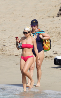 Rita Ora feet photo thumbnail