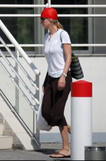 Uma Thurman feet photo thumbnail