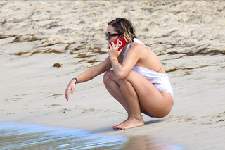 Rita Ora feet photo thumbnail