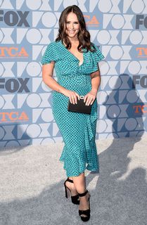 Jennifer Love Hewitt feet photo thumbnail
