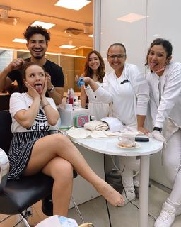 Larissa Manoela feet photo thumbnail