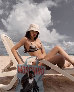 Xenia Tchoumitcheva feet photo thumbnail