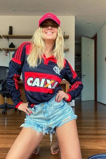 Carolina Dieckmann feet photo thumbnail