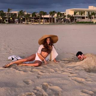 Kate Beckinsale feet photo thumbnail