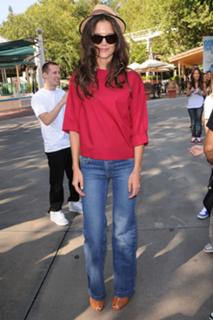 Katie Holmes feet photo thumbnail