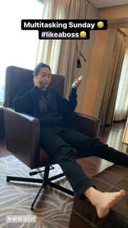 Karisma Kapoor feet photo thumbnail