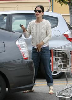 Rachel Bilson feet photo thumbnail