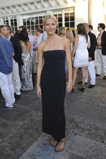 Gwyneth Paltrow feet photo thumbnail