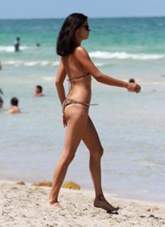 Adriana Lima feet photo thumbnail